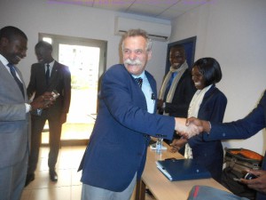 Tout le monde a beaucoup travaillé. 100 % de réussite à l'examen d'agent commercial. Michel HAMON félicite les étudiants.